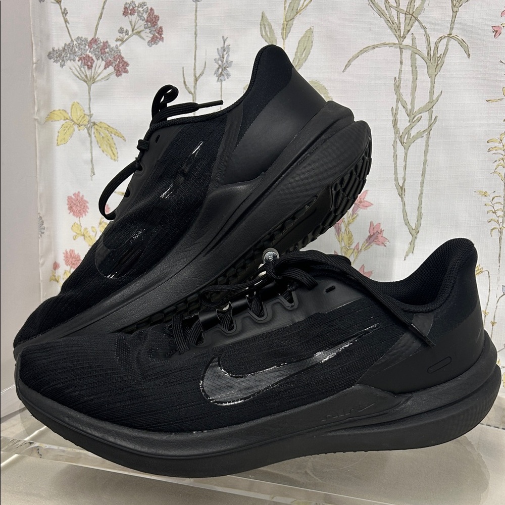 Nike Black WINFLO 9 low top running Athletic Sneakers